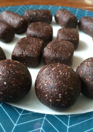 A picture of Choco Walnut Truffle Balls With Left Over Cake.