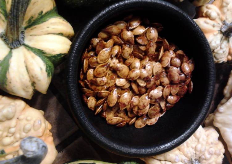 Simple Way to Make Sweet Toasted Acorn ( Winter ) Squash Seeds in 17 Minutes for Family