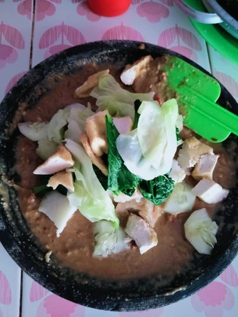 Langkah Gampang Menyiapkan Resep Rujak Petis Merah (Madura) yang  Bikin Ketagihan Anti Ribet, Lezat