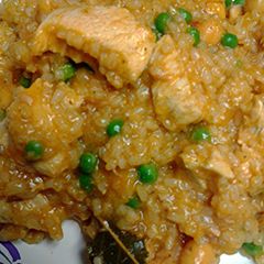A picture of Tuna chicken rice in sofrito.