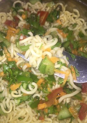 صورة لوصفة اندومي بالخضروات 🥗