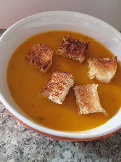 Una foto de Crema de zapallo y verdura