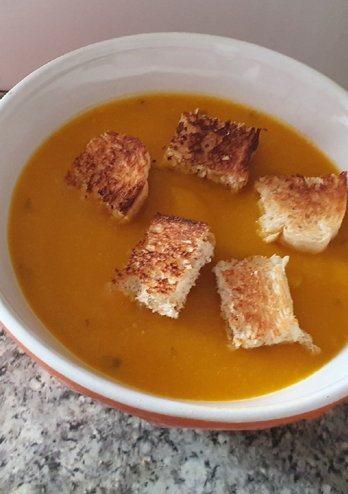 Una foto de Crema de zapallo y verdura