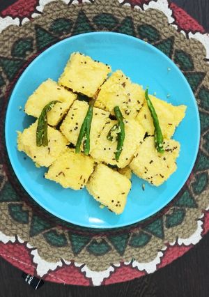 खमन ढोकला रेसिपी मुख्य फोटो