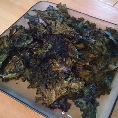 A picture of Garlic Kale Chips.