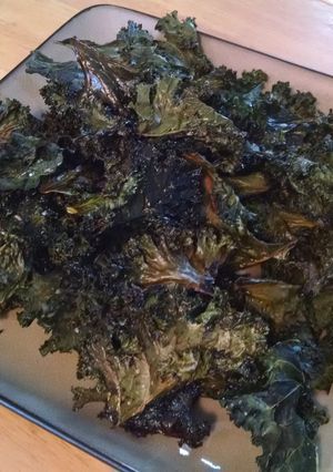 A picture of Garlic Kale Chips.