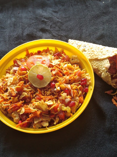 પાપડનું સલાડ (papad salad recipe in gujarati) રેસીપી મુખ્ય ફોટો