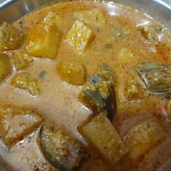 A picture of Aloo Baingan.