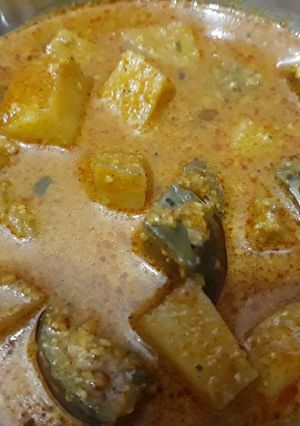 A picture of Aloo Baingan.