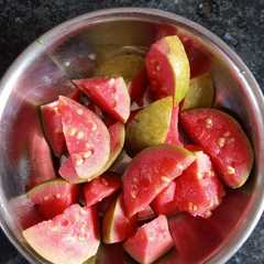 લાલ જામફળ સલાડ (Red Jamfal Salad Recipe In Gujarati)-レシピのメイン写真
