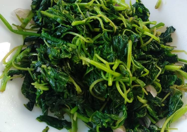 Sigeumchi-namul (side dish bayam ala Korea)