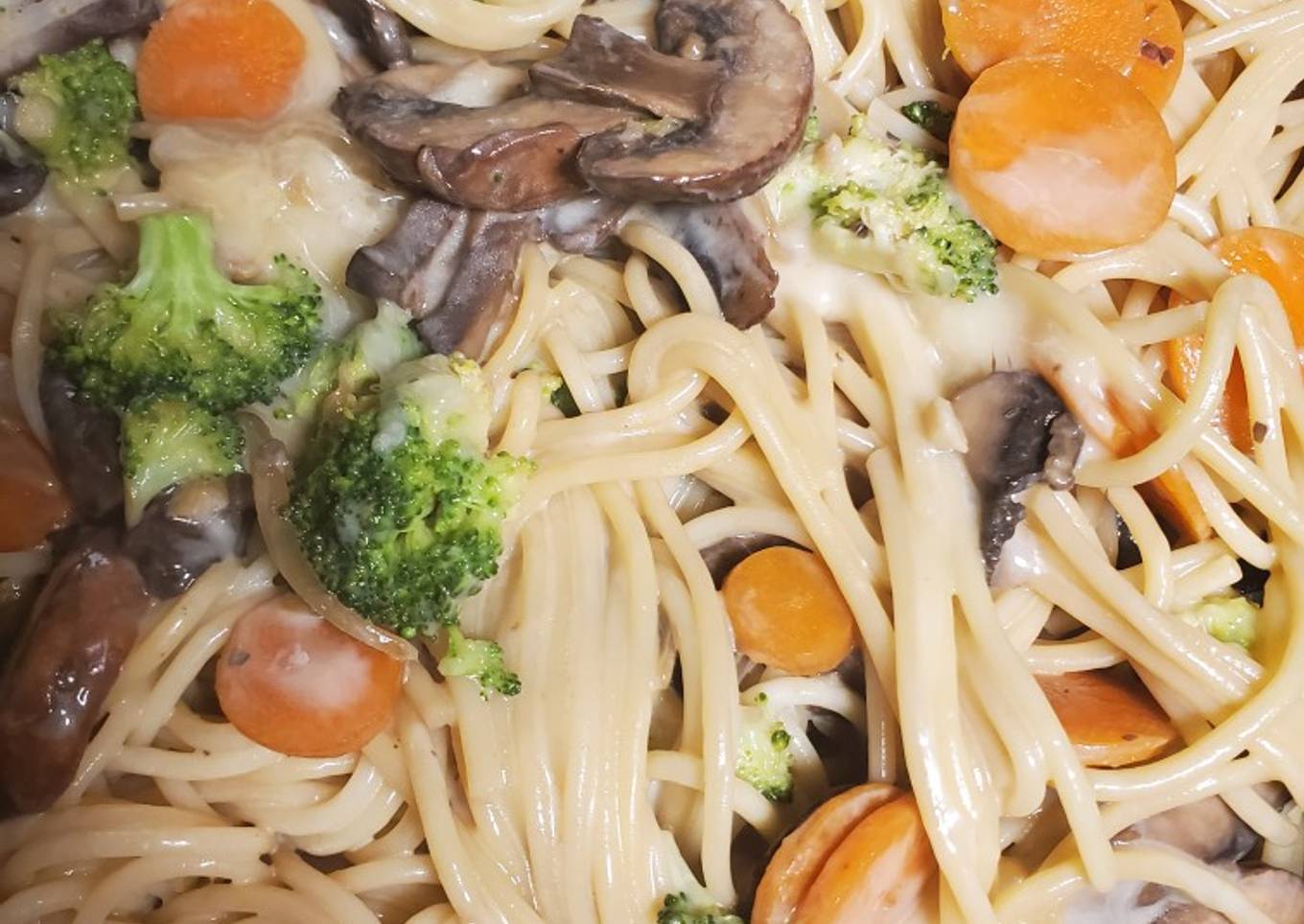 Espaguetis con verduras cremoso