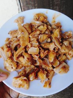 Hình của món Sụn ức gà chiên mắm.