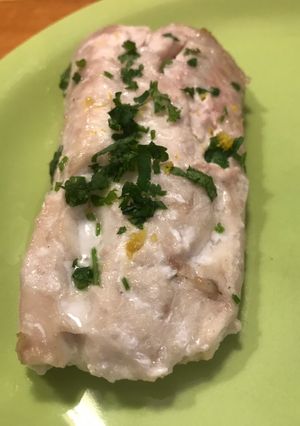 Una foto de Pescado con Perejil y Limón 🍋