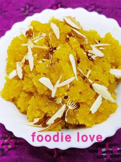 மூங் தால் ஹல்வா (Moong dhal halwa Recipe inTamil) செய்முறை முக்கிய புகைப்படம்
