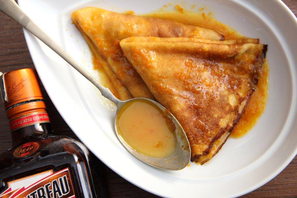 Crépes suzette (francia narancslikőrös palacsinta) recept recept fotó
