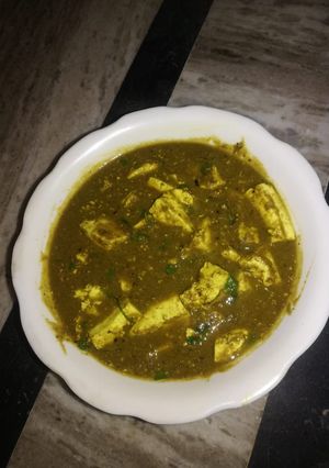 A picture of Palak paneer.