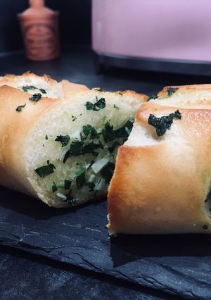 A picture of Garlic Bread.