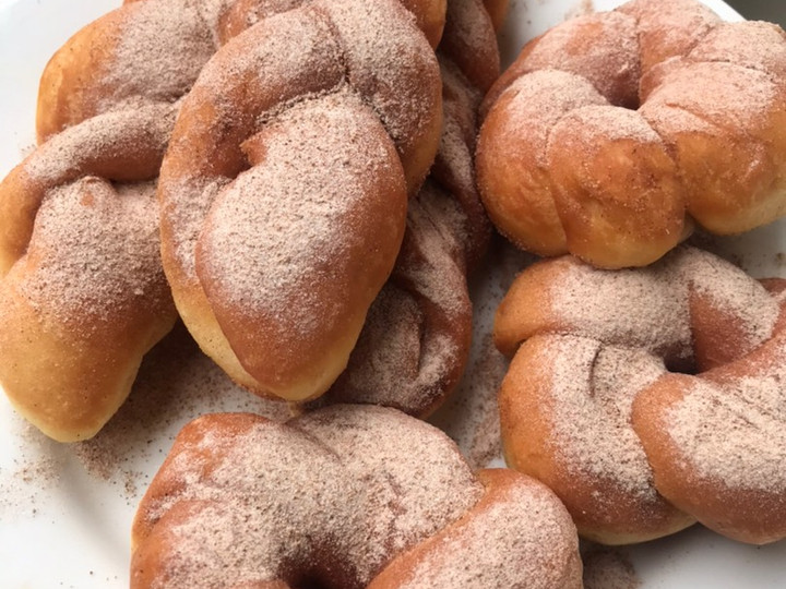 Cara Gampang Menyiapkan Donat kepang metode autolysis yang Enak