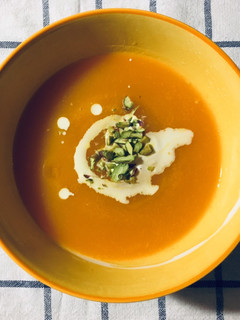 A picture of Pumpkin soup top with double cream and pistachio⛺️.