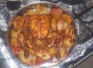صورة لوصفة دجاج بالبطاطا والبصل بالفرن