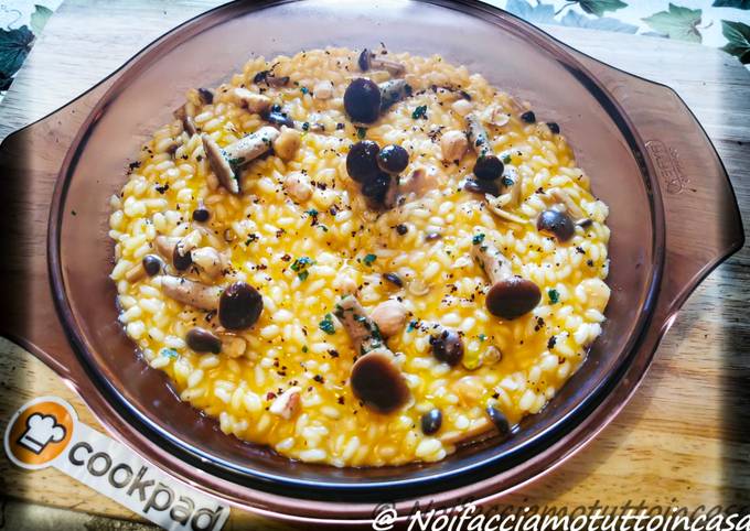 Modo semplice a Preparare Preferito Risotto con Crema di Zucca, Chiodini e Nocciole Tostate