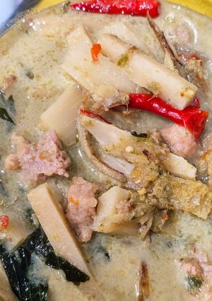รูปของ แกงเขียวหวานหมูเด้ง ยอดมะพร้าว