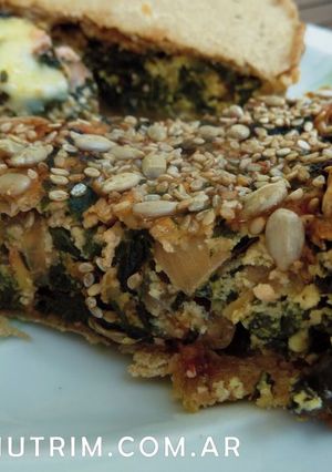Una foto de Tarta Pascualina Integral con Hojas de Remolacha
