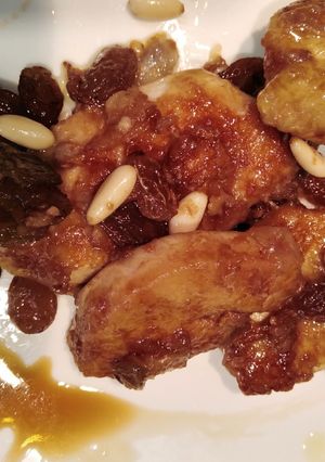 Foto di Pollo con pinoli e uvetta