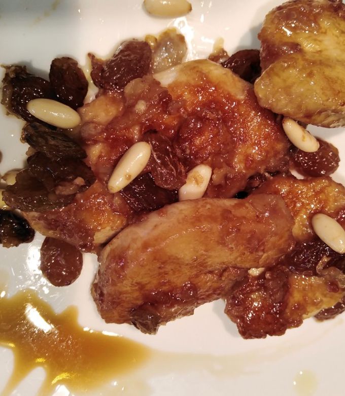 Foto di Pollo con pinoli e uvetta