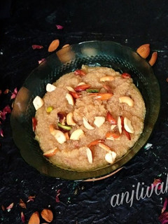 सूजी का हलवा(sooji ka halva recipe in hindi) रेसिपी मुख्य फोटो