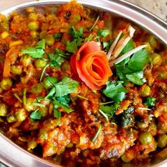 A picture of Shahi matar masala.