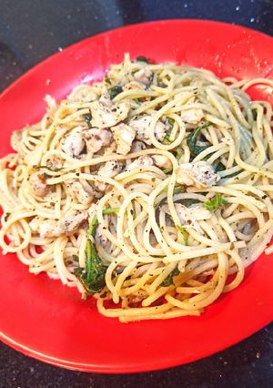 Foto resep Spaghetti au poulet et épinards au beurrue