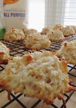 A picture of Coconut Macaroons.