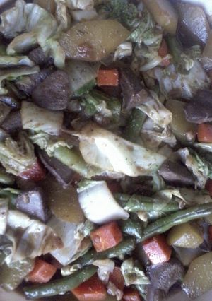 A picture of stir fry veggies in pork liver.