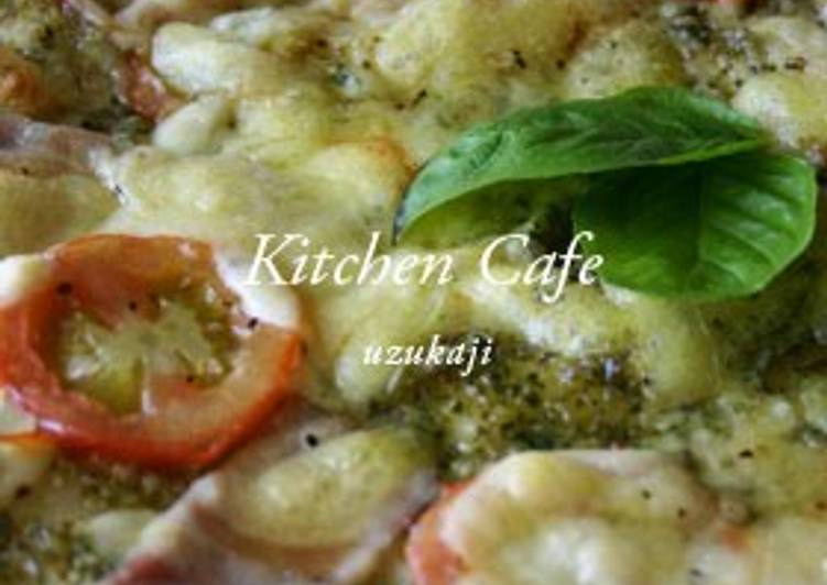 Recipe of Homemade Crispy Pizza with Basil Sauce