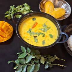 A picture of Gujrati Special Fajeto (Mango kadhi).