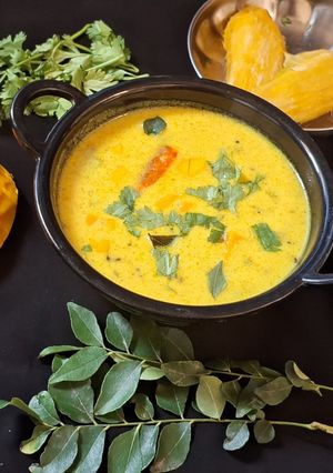 A picture of Gujrati Special Fajeto (Mango kadhi).