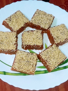 गाजर की बर्फी (Gajar ki barfi recipe in hindi) रेसिपी मुख्य फोटो