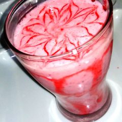A picture of Simple strawberry shake.