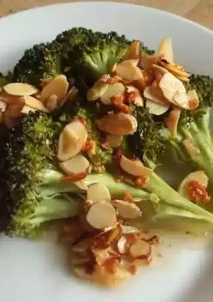 A picture of Broccoli Almandine.