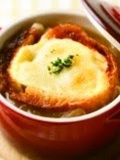 A picture of Easy Onion Gratin Soup.