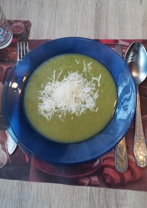 Brokkoli krémleves recept fotója