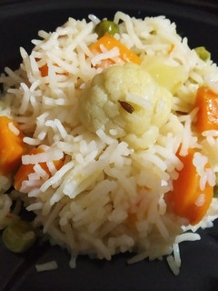 पुलाव (pulao recipe in marathi) रेसिपी चे मुख्य फोटो