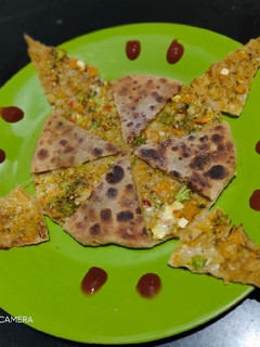 વેજીટેબલ ચીઝ પરાઠા (Vegetable Cheese Paratha Recipe in Gujarati) રેસીપી મુખ્ય ફોટો