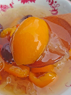 【農食教室】爽口甜湯—枇杷銀耳羹 的食譜成品照片
