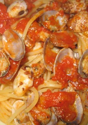 A picture of Seafood! Spaghetti alle Vongole Rosso.