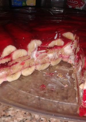 A picture of Banana and Jello Cake.