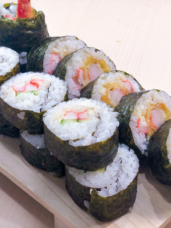 Cara Gampang Menyiapkan Sushi Roll, Lezat Sekali