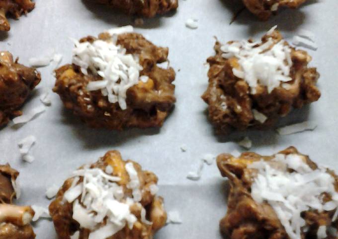 Sweet and Salty Chocolate Pretzel Bites with Coconut